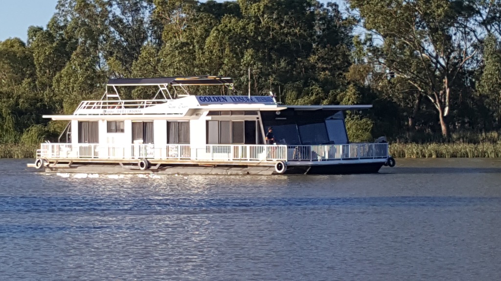 Riverland Houseboats Kingston on Murray Hire Houseboat