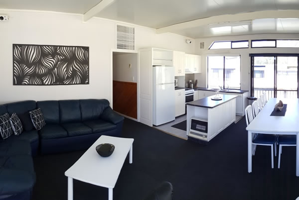 River Charm Houseboat Kingston on Murray